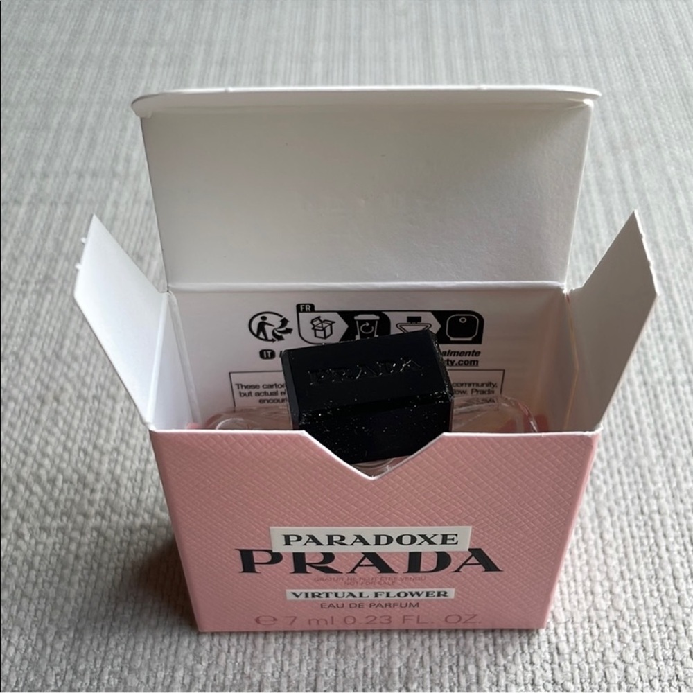 🌸 Prada Paradoxe virtual flower Travel Size Dabber - Picture 4 of 5